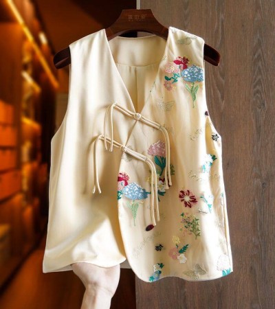 Joso杏粉色高级夏季感中式背心女式夏装原创设计网眼刺绣乡村风板扣上衣